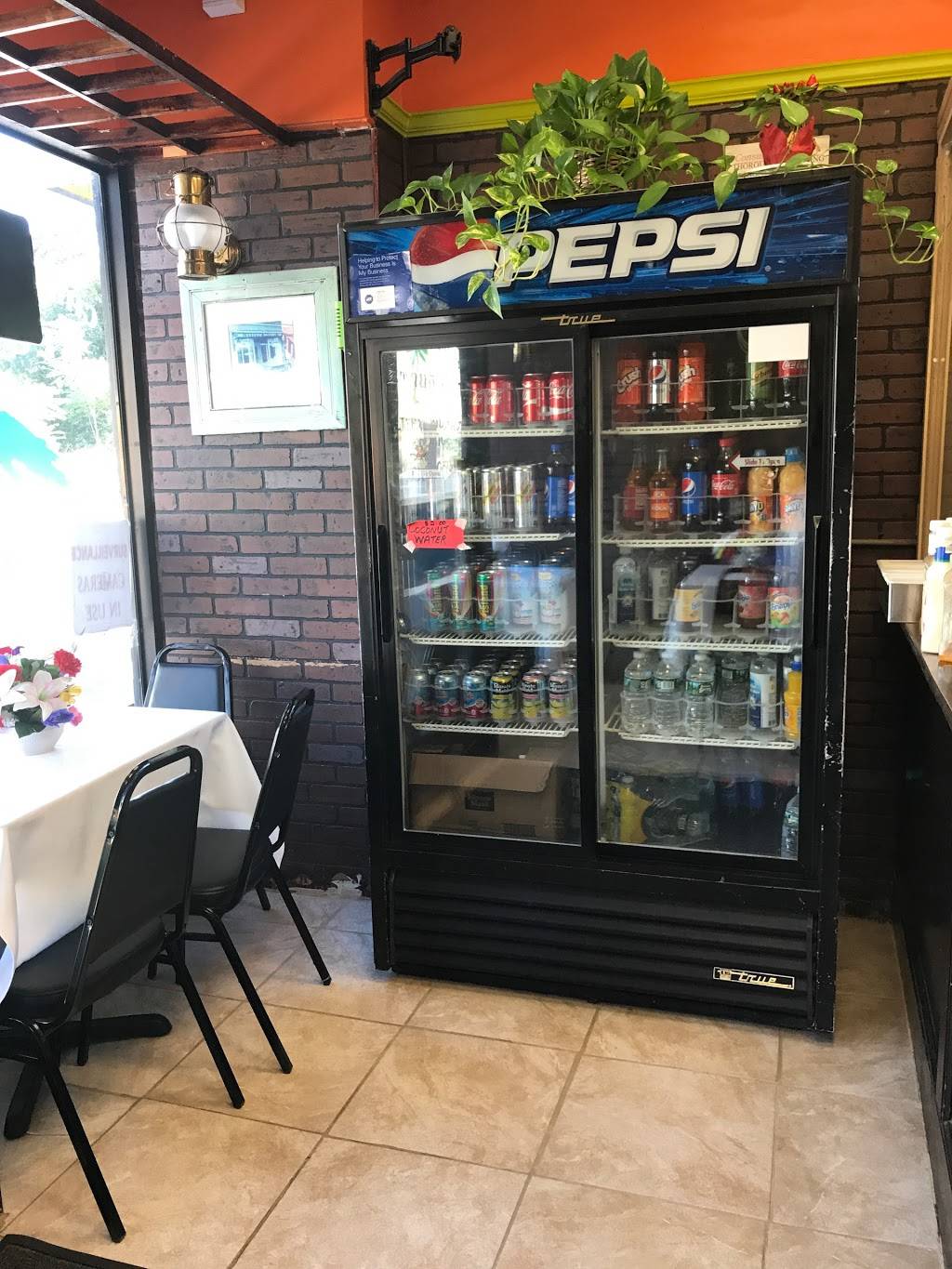 E&E Caribbean & American Restaurant | restaurant | 799 N Main St, Waterbury, CT 06704, USA | 2035753955 OR +1 203-575-3955