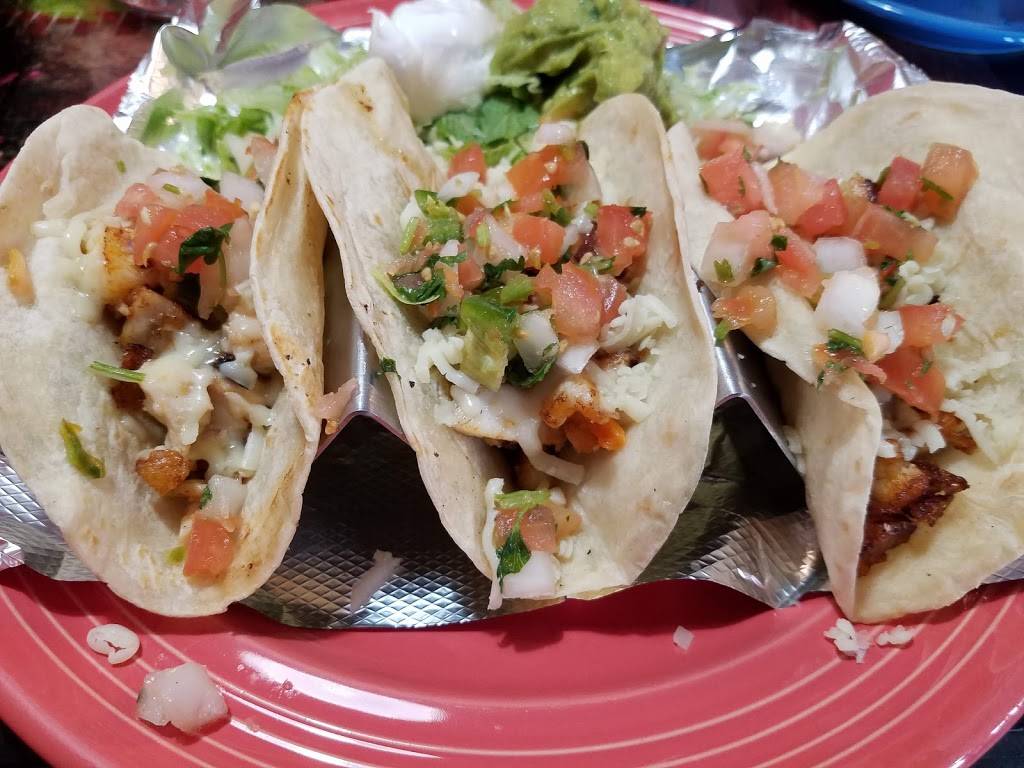 Chimis Fresh Mex | restaurant | 12480 St Charles Rock Rd, Bridgeton, MO 63044, USA | 3148017916 OR +1 314-801-7916