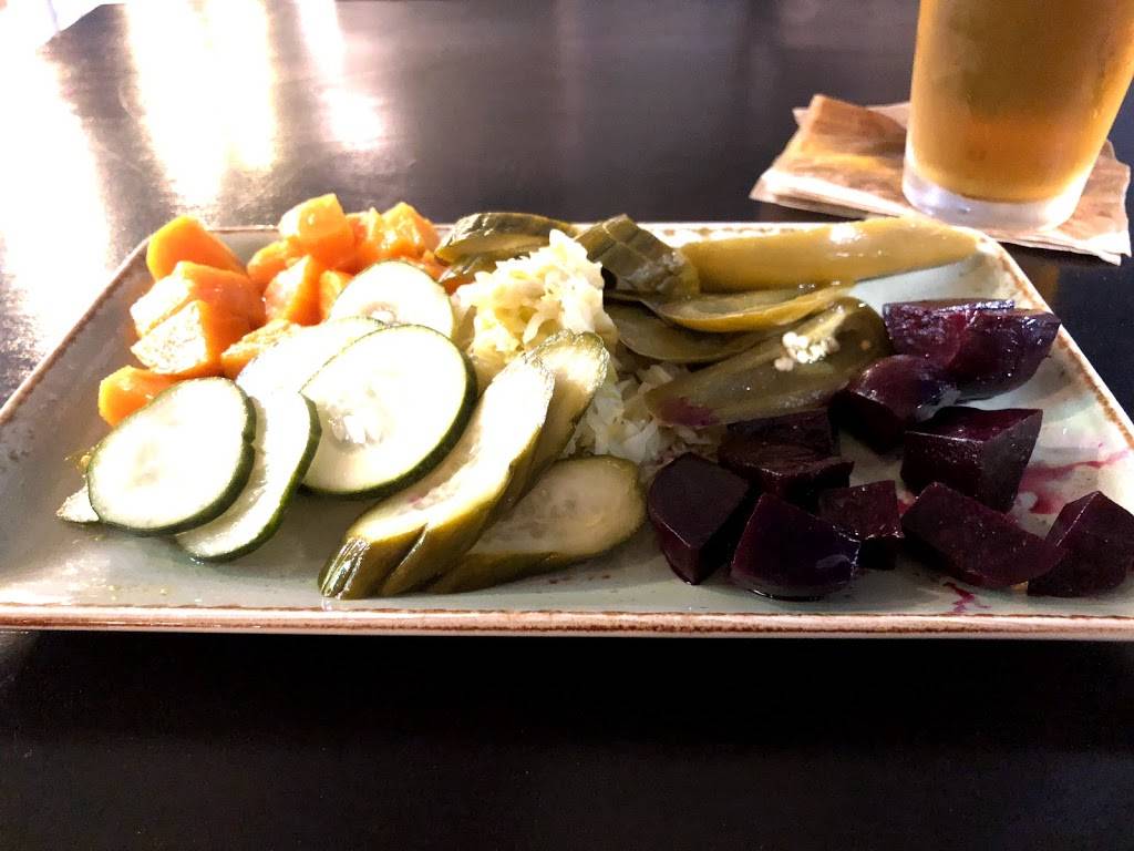 Gentry Bar & Eatery | restaurant | 19429 Stevens Creek Blvd, Cupertino, CA 95014, USA | 4082160550 OR +1 408-216-0550