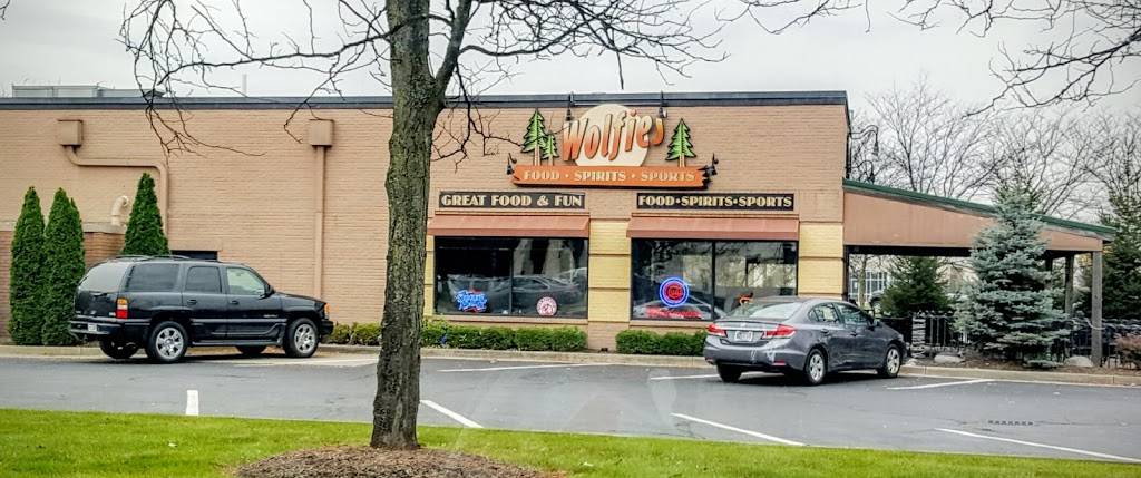 Wolfies Grill - Fishers | restaurant | 7695 Crosspoint Commons, Fishers, IN 46038, USA | 3179131272 OR +1 317-913-1272