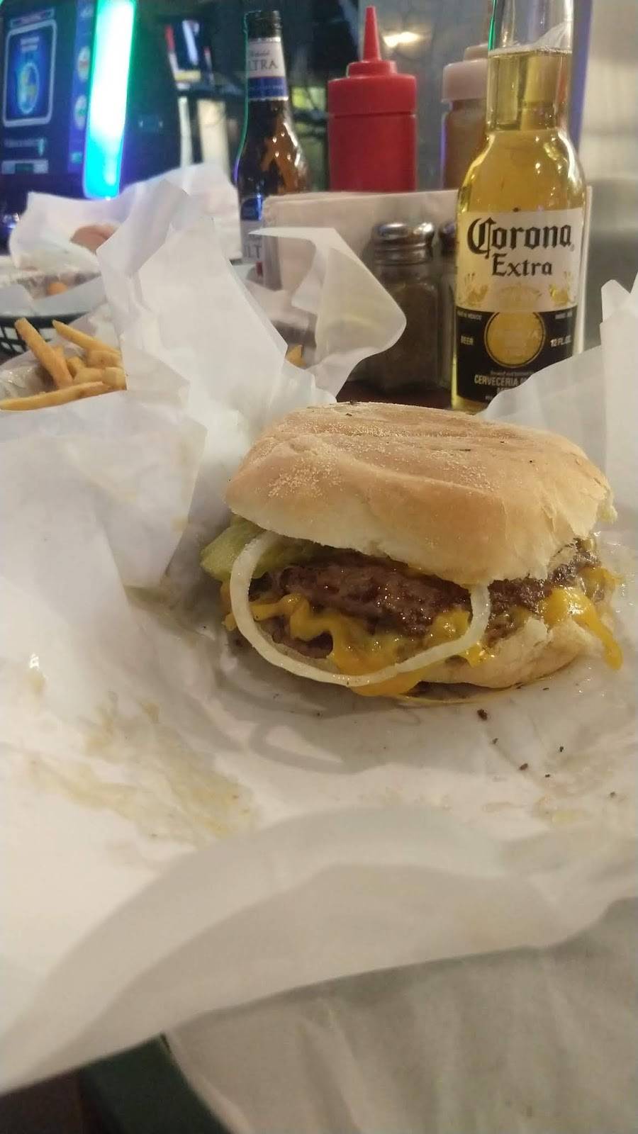 City Club Tavern & Grill | restaurant | 228 E Mill St, Plymouth, WI 53073, USA | 9204495239 OR +1 920-449-5239