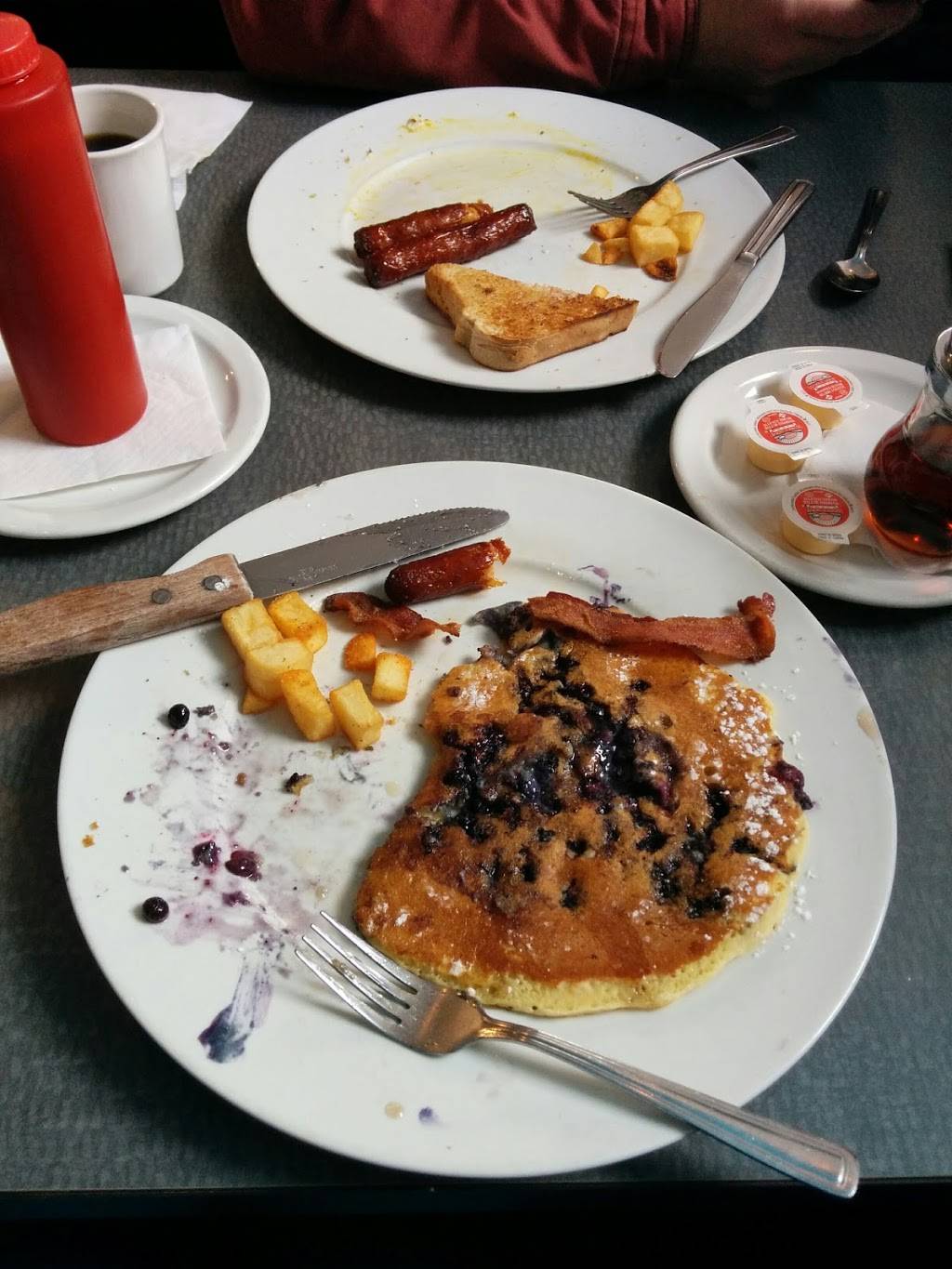 Sandee’s Restaurant | restaurant | 994 Notre Dame St, Embrun, ON K0A 1W0, Canada | 6133700771 OR +1 613-370-0771