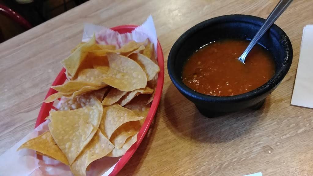 Salgados Restaurante | restaurant | 2210 N Main St, Belton, TX 76513, USA | 2549330054 OR +1 254-933-0054