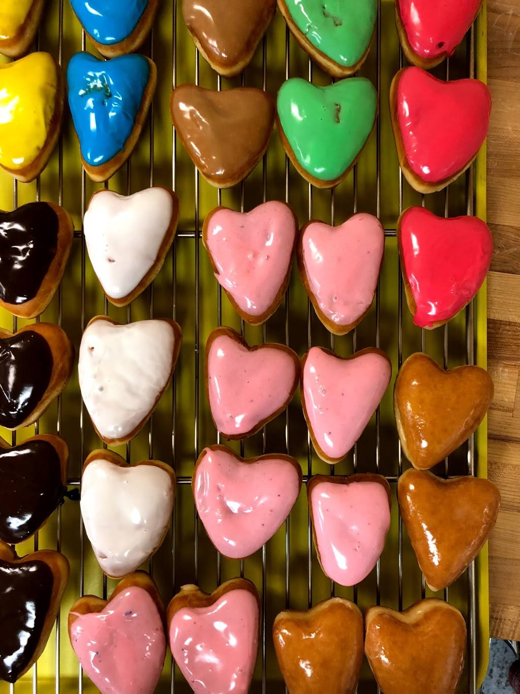 Snowflake Donuts | restaurant | 24525 Gosling Rd h, Spring, TX 77389, USA | 2815167763 OR +1 281-516-7763