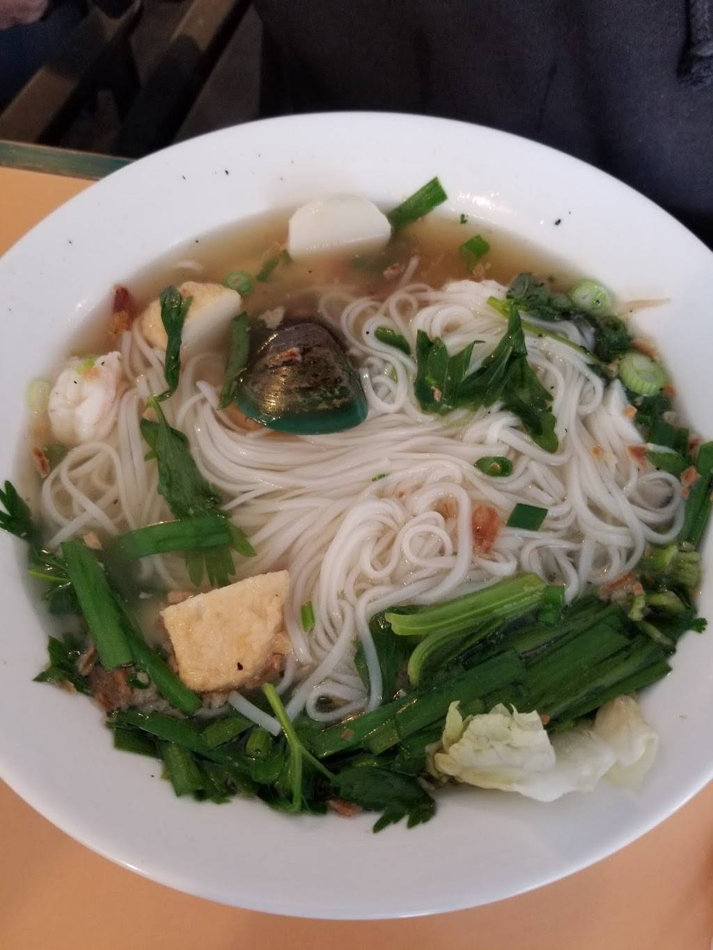 Hoai Huong Restaurant | restaurant | 716 The Queensway, Etobicoke, ON M8Y 1L3, Canada | 4165038118 OR +1 416-503-8118