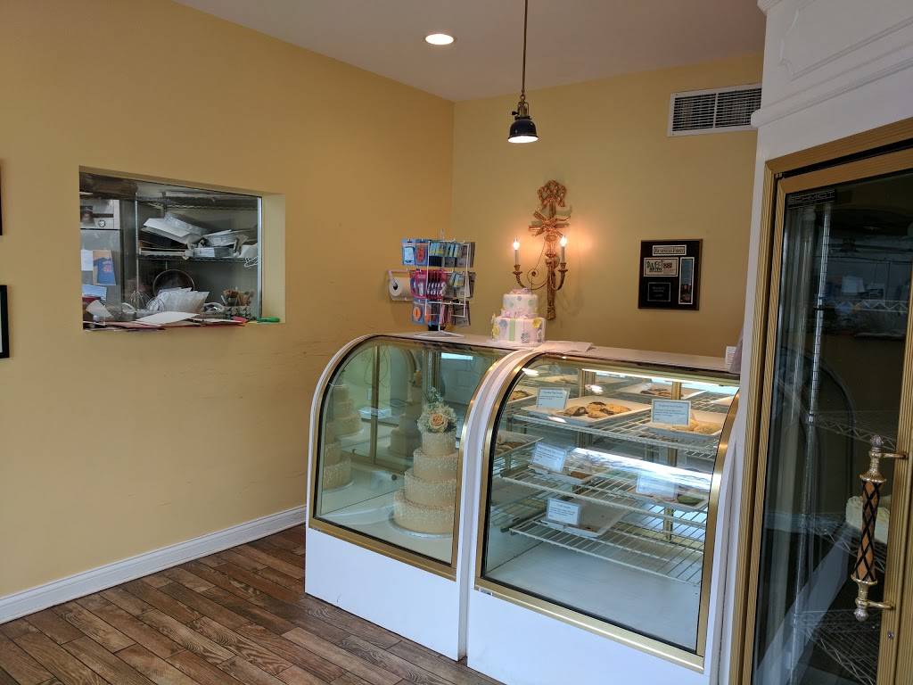 Desserts by Helen | restaurant | 3500 Frankfort Ave, Louisville, KY 40207, USA | 5024517151 OR +1 502-451-7151