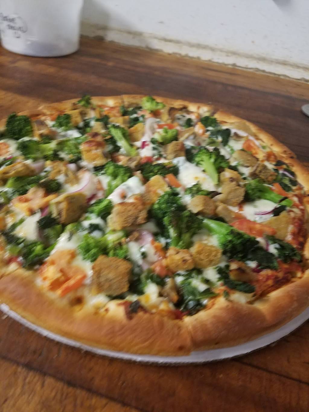 Christos Famous Pizza | restaurant | 20 Holden St, North Adams, MA 01247, USA | 4136623500 OR +1 413-662-3500