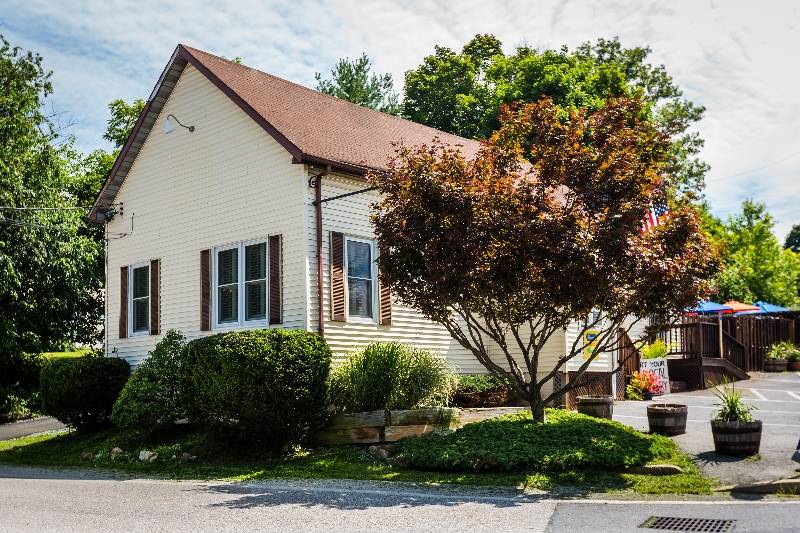 Floyd’s Crossroads Pub | restaurant | 4809 Ten Oaks Rd, Dayton, MD 21036, USA | 4105317485 OR +1 410-531-7485