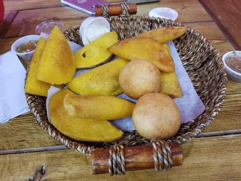 Delicious Empanadas | restaurant | 2438 Dufferin St, York, ON M6E 3T1, Canada | 6478272278 OR +1 647-827-2278