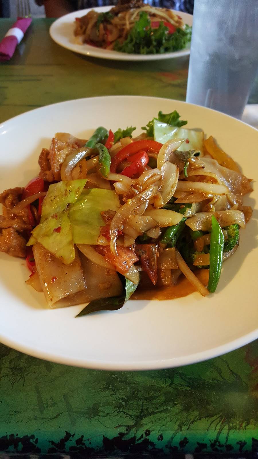 Tom Yum Thai | restaurant | 226 Maple Ave W #2, Vienna, VA 22180, USA | 7032552467 OR +1 703-255-2467