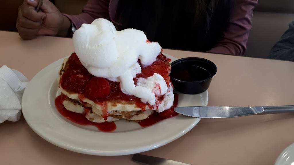 Friendlys | restaurant | 130 Rubber Ave, Naugatuck, CT 06770, USA | 2037296394 OR +1 203-729-6394