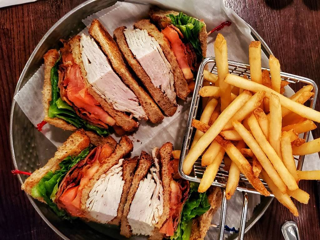 Roxy’s Diner Bar & Grill | restaurant | 25 S Regent St, Port Chester, NY 10573, USA | 9149397699 OR +1 914-939-7699