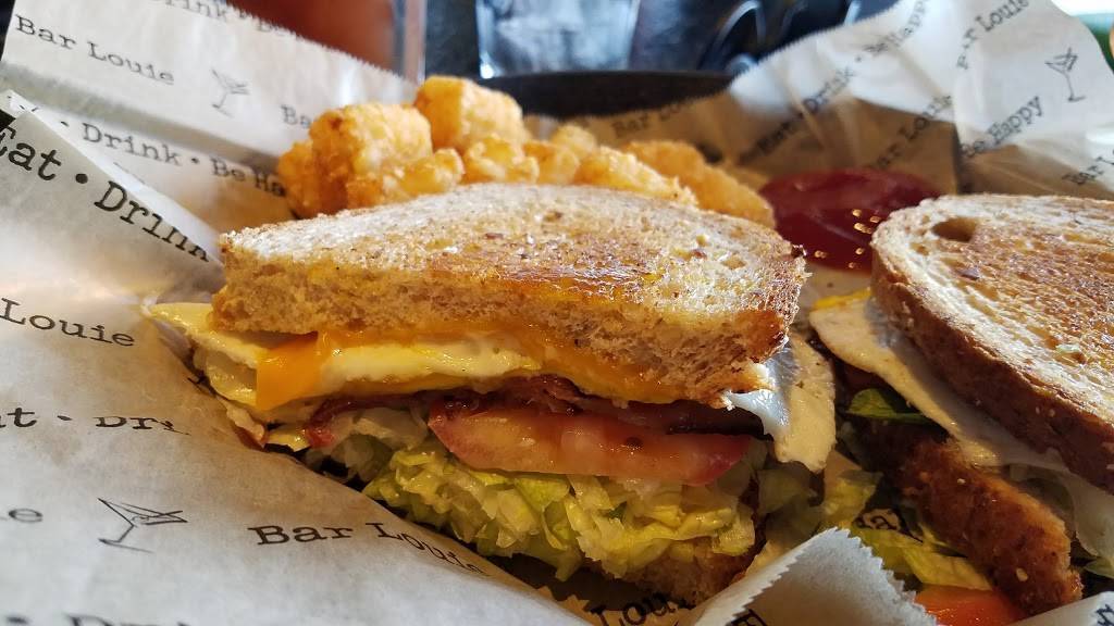 Bar Louie | night club | 103 Chesterfield Valley Dr, Chesterfield, MO 63005, USA | 6367360600 OR +1 636-736-0600