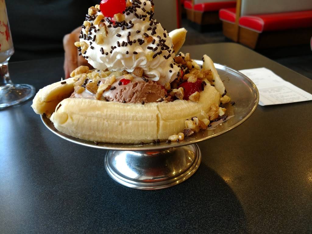 Friendlys | restaurant | 200 Shoemaker Rd, Pottstown, PA 19464, USA | 6107054404 OR +1 610-705-4404