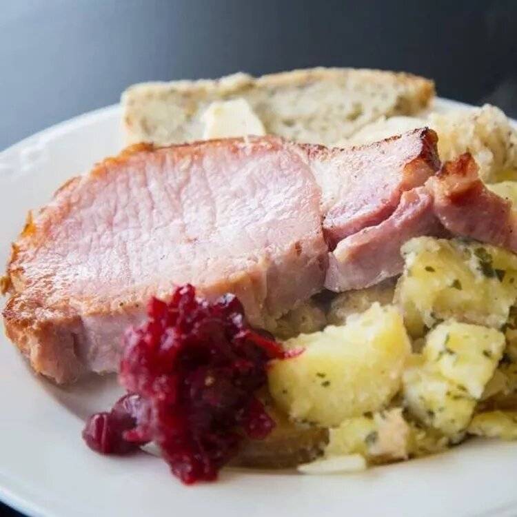 Chau Haus Kalamazoo | restaurant | 7000 Stadium Dr, Kalamazoo, MI 49009, USA | 2693536620 OR +1 269-353-6620