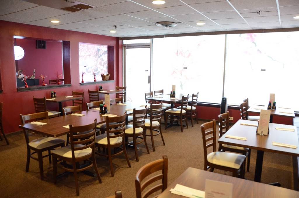 Giant Sakura | restaurant | 4011 Algonquin Rd, Rolling Meadows, IL 60008, USA | 8473972166 OR +1 847-397-2166