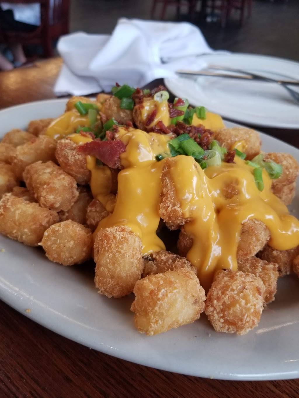 Isaacs Restaurant & Pub | restaurant | 155 Holiday Dr, Solomons, MD 20688, USA | 4103266311 OR +1 410-326-6311