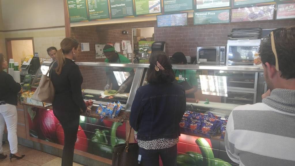Subway | meal takeaway | 1000 Park Centre Blvd Suite 110, Miami, FL 33169, USA | 3056201006 OR +1 305-620-1006