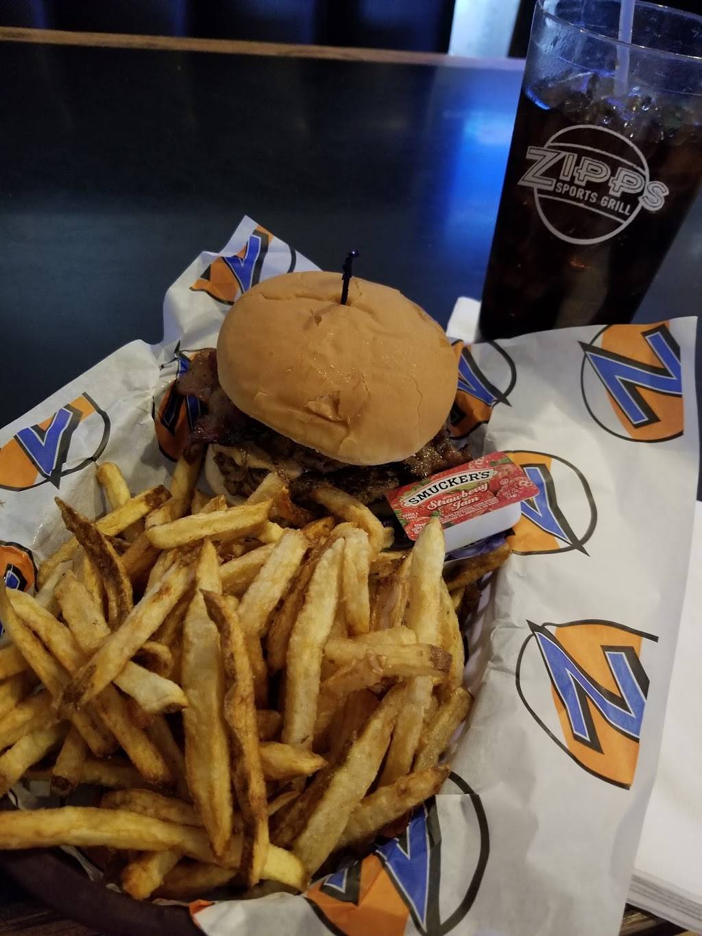 Zipps Sports Grill | restaurant | 8380 East Vía de Ventura, Scottsdale, AZ 85258, USA | 4809221500 OR +1 480-922-1500