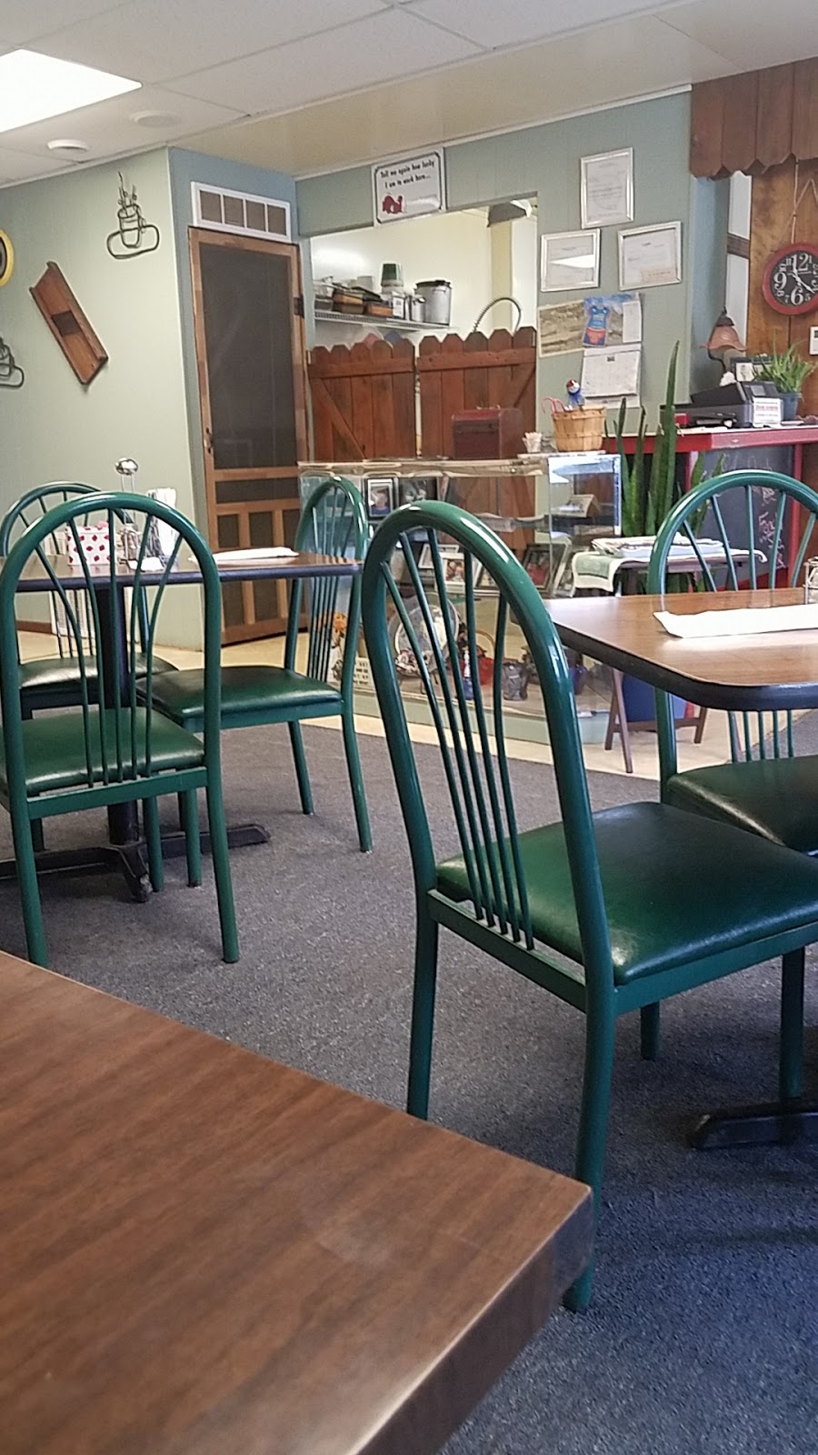 Debs Dinky Diner | restaurant | 807 W Jackson St, Albany, MO 64402, USA | 6608220016 OR +1 660-822-0016