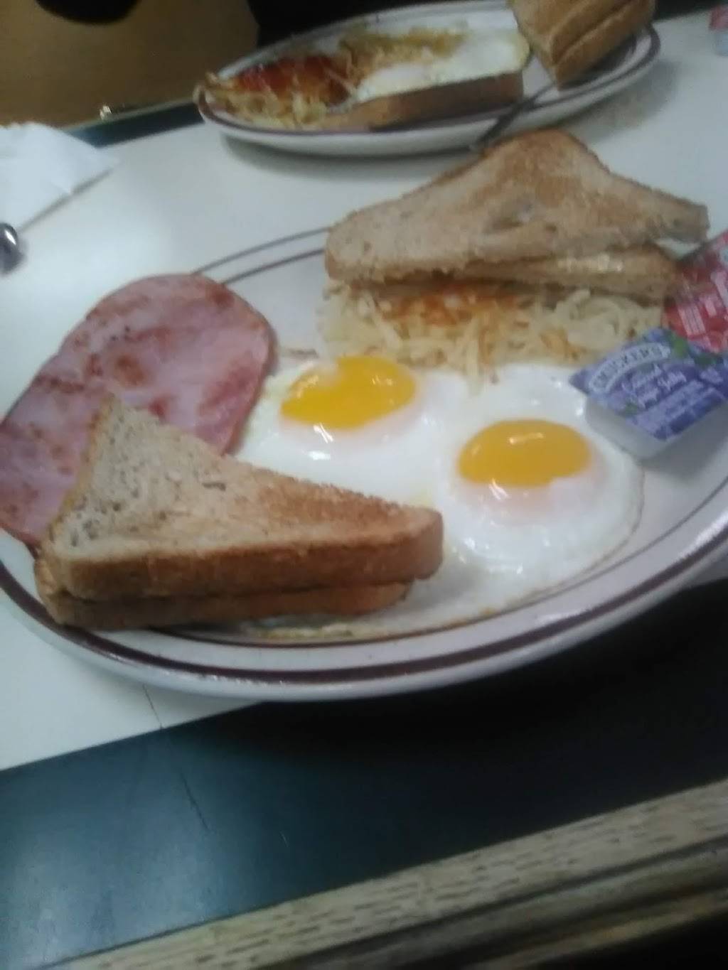 George Webb Restaurant | restaurant | w63n151 Washington Ave, Cedarburg, WI 53012, USA | 2623753626 OR +1 262-375-3626