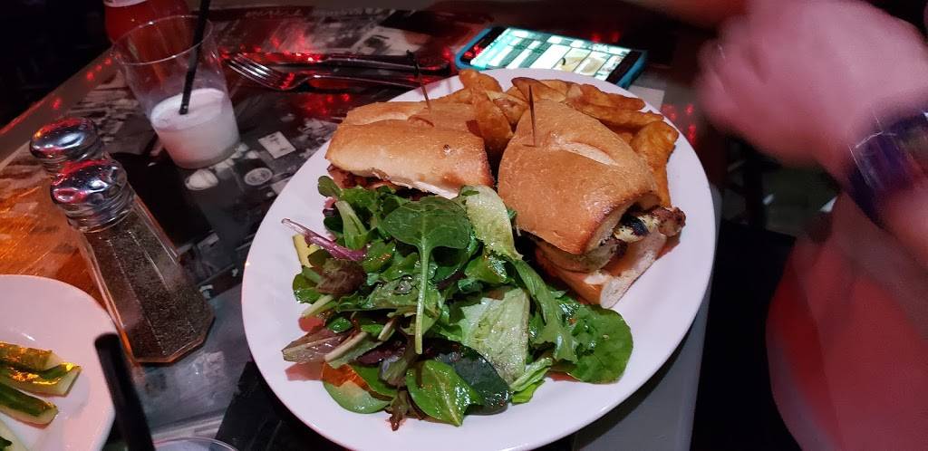 Mr Biggs Bar & Grill | restaurant | 596 10th Ave, New York, NY 10036, USA | 2122462030 OR +1 212-246-2030