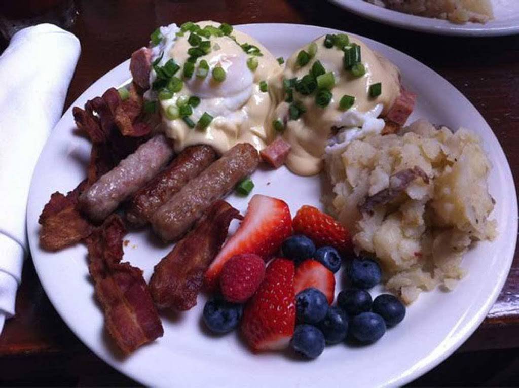 The Brewhouse | restaurant | 229 W Montecito St, Santa Barbara, CA 93101, USA | 8058844664 OR +1 805-884-4664