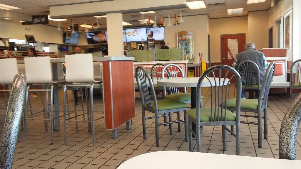 McDonalds | cafe | 2415 E Lincolnway, Sterling, IL 61081, USA | 8156265433 OR +1 815-626-5433