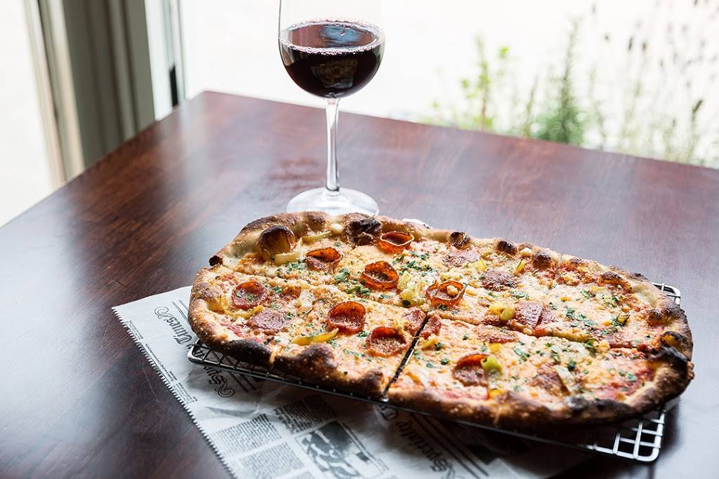 The Silver Pig Bar & Oyster Room | restaurant | 102 S Michigan Ave, Howell, MI 48843, USA | 5177988008 OR +1 517-798-8008