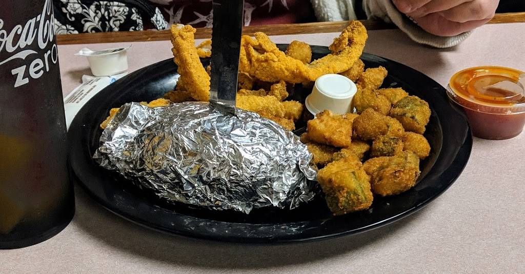 Triple E BBQ North 37 | restaurant | 706 Robinson Dr, Marion, IL 62959, USA | 6189975559 OR +1 618-997-5559