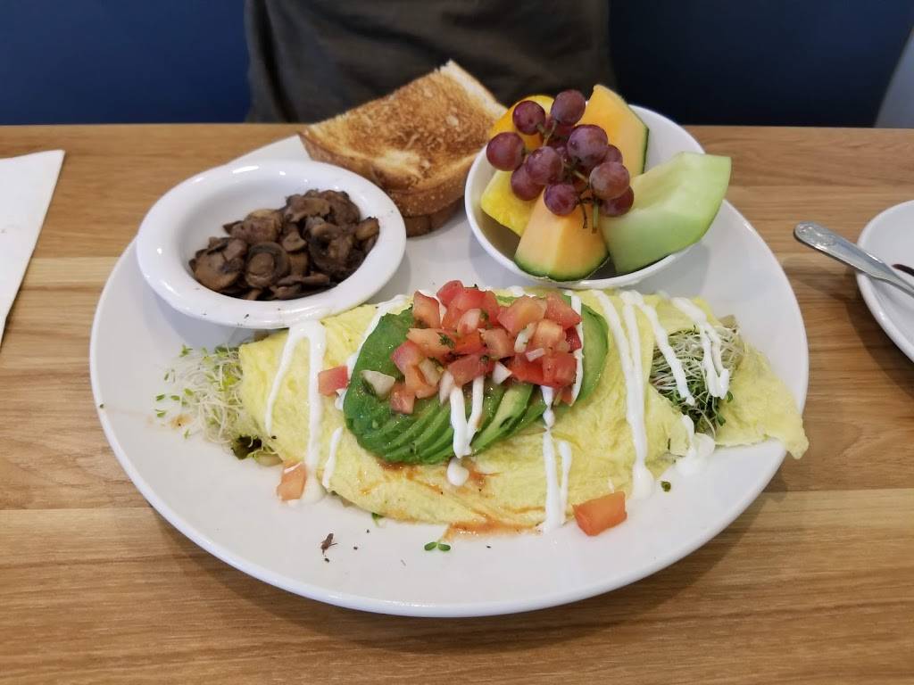 The Broken Yolk Cafe | restaurant | 200 E Via Rancho Pkwy #247, Escondido, CA 92025, USA | 7609069655 OR +1 760-906-9655