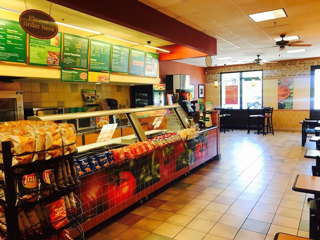Subway Restaurants | restaurant | Piazza Rubino, 101 E Vineyard Ave Suite 131, Livermore, CA 94550, USA | 9254841444 OR +1 925-484-1444
