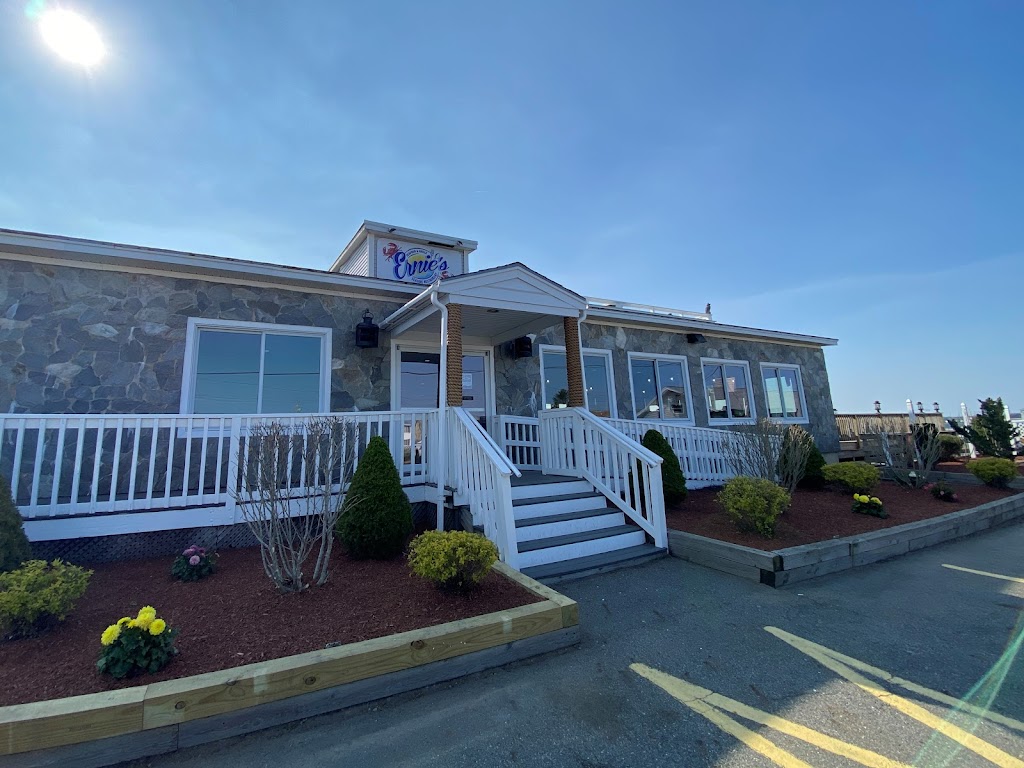 Ernies Seaside Restaurant | restaurant | 209 Ocean Blvd, Seabrook, NH 03874, USA | 6037607500 OR +1 603-760-7500