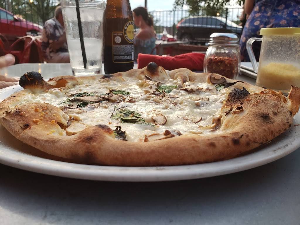 Il Lazzarone Pizza | restaurant | 412 Delaware St A, Kansas City, MO 64105, USA | 8165413695 OR +1 816-541-3695