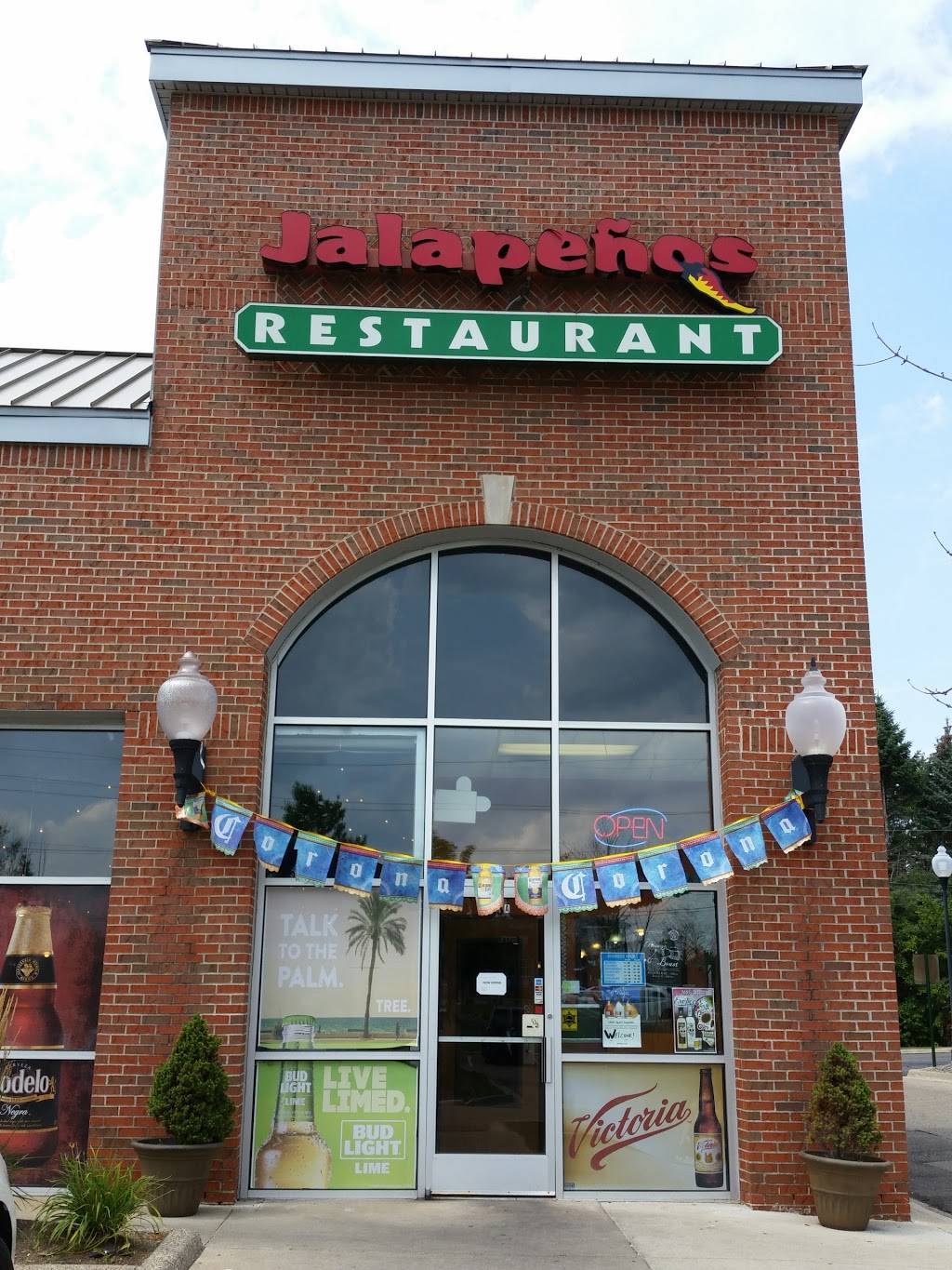 Jalapenos Restaurant | restaurant | 7743 Sashabaw Rd, Village of Clarkston, MI 48348, USA | 2482416394 OR +1 248-241-6394
