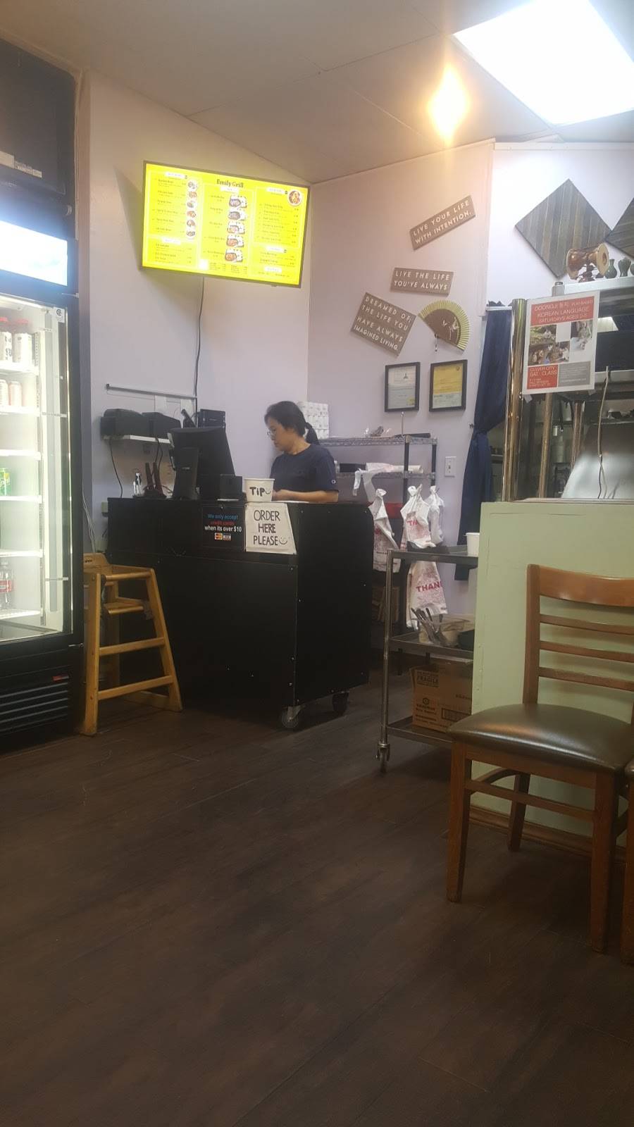 Emily Grill | restaurant | 10020 Venice Blvd, Culver City, CA 90232, USA | 3102027770 OR +1 310-202-7770