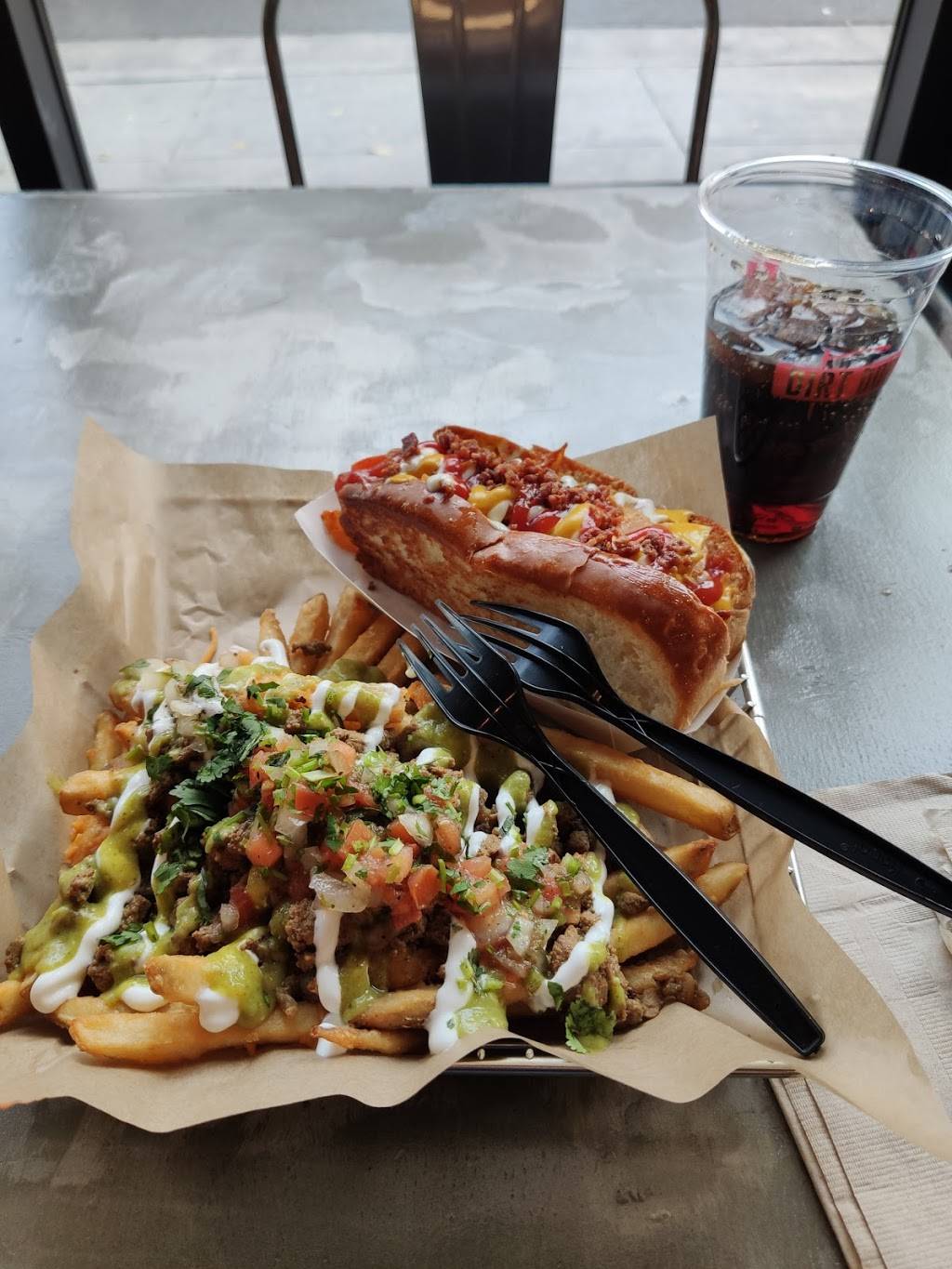 Dirt Dog Pasadena | restaurant | 20 Union St UNIT 160, Pasadena, CA 91103, USA | 6263455306 OR +1 626-345-5306