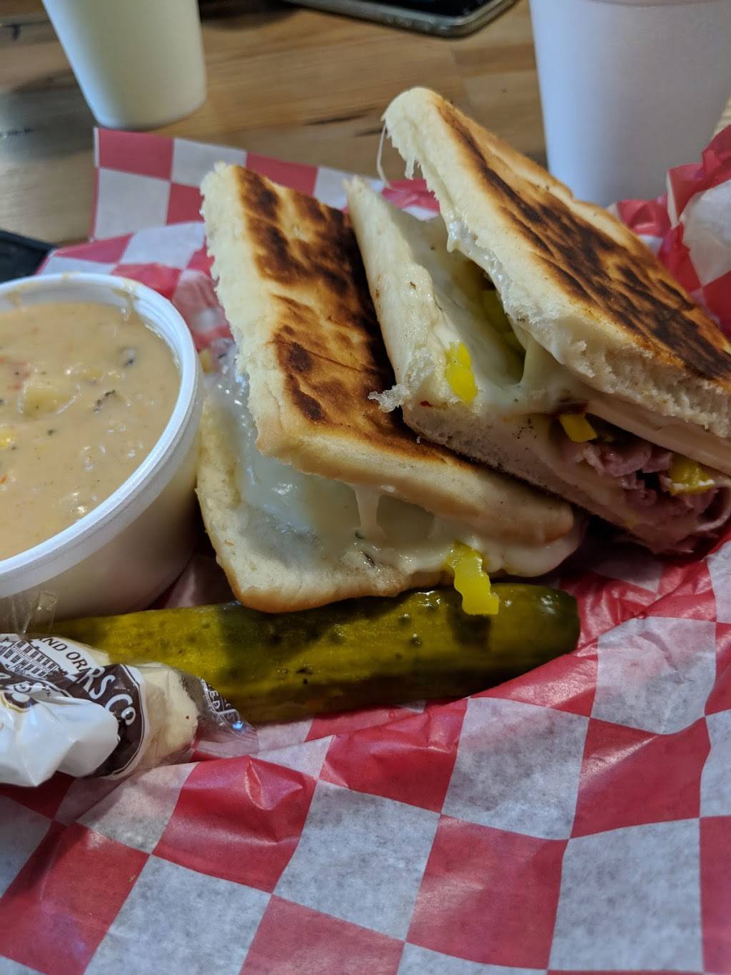Mikes Deli | restaurant | 114 W Middle St, Chelsea, MI 48118, USA | 7344755980 OR +1 734-475-5980