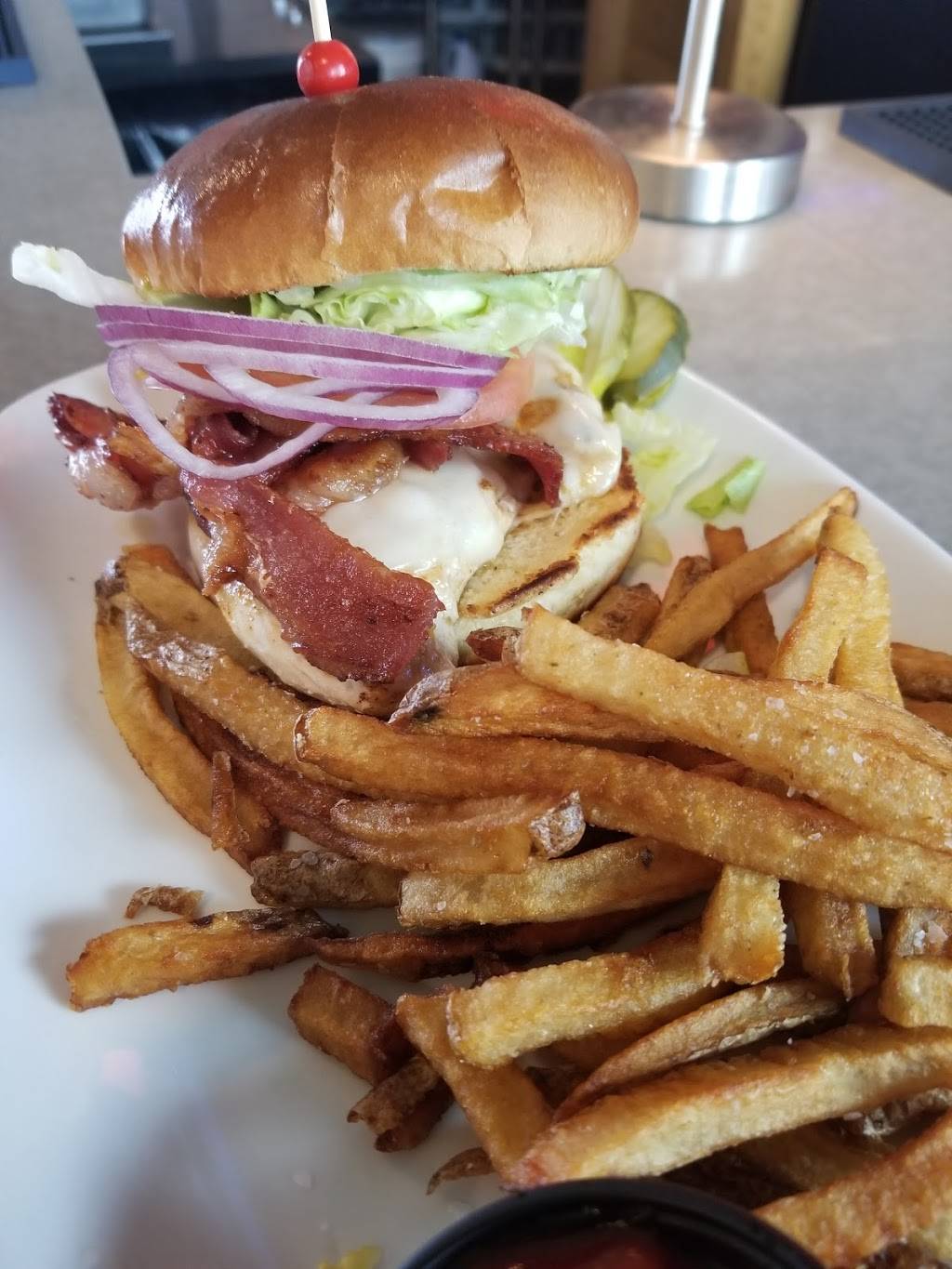 Fast Eddies Kitchen & Bar | restaurant | 7729 W Ridgewood Dr, Parma, OH 44129, USA | 4403404423 OR +1 440-340-4423