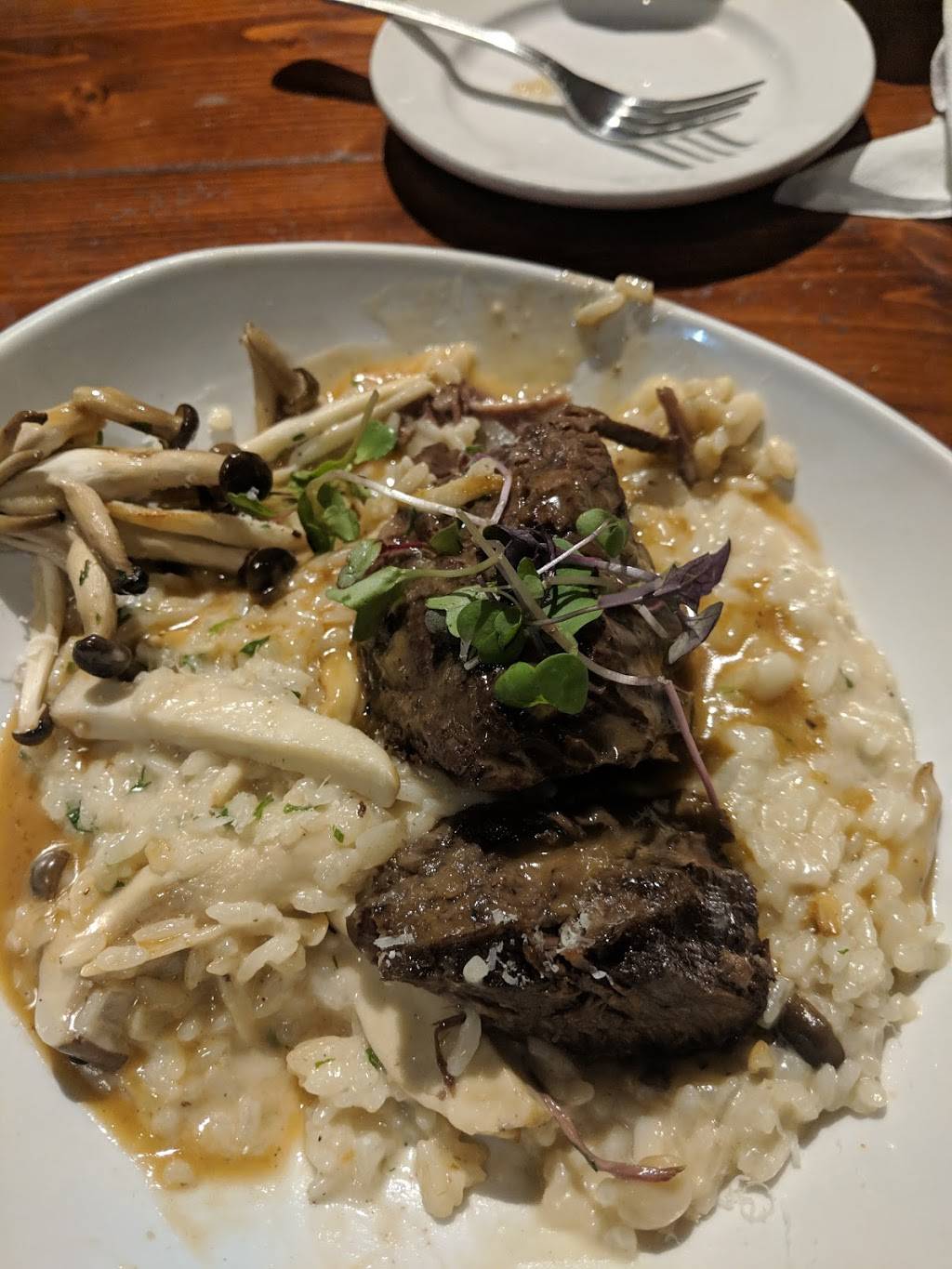 E.R. Bradleys | restaurant | 104 S Clematis St, West Palm Beach, FL 33401, USA | 5618333520 OR +1 561-833-3520