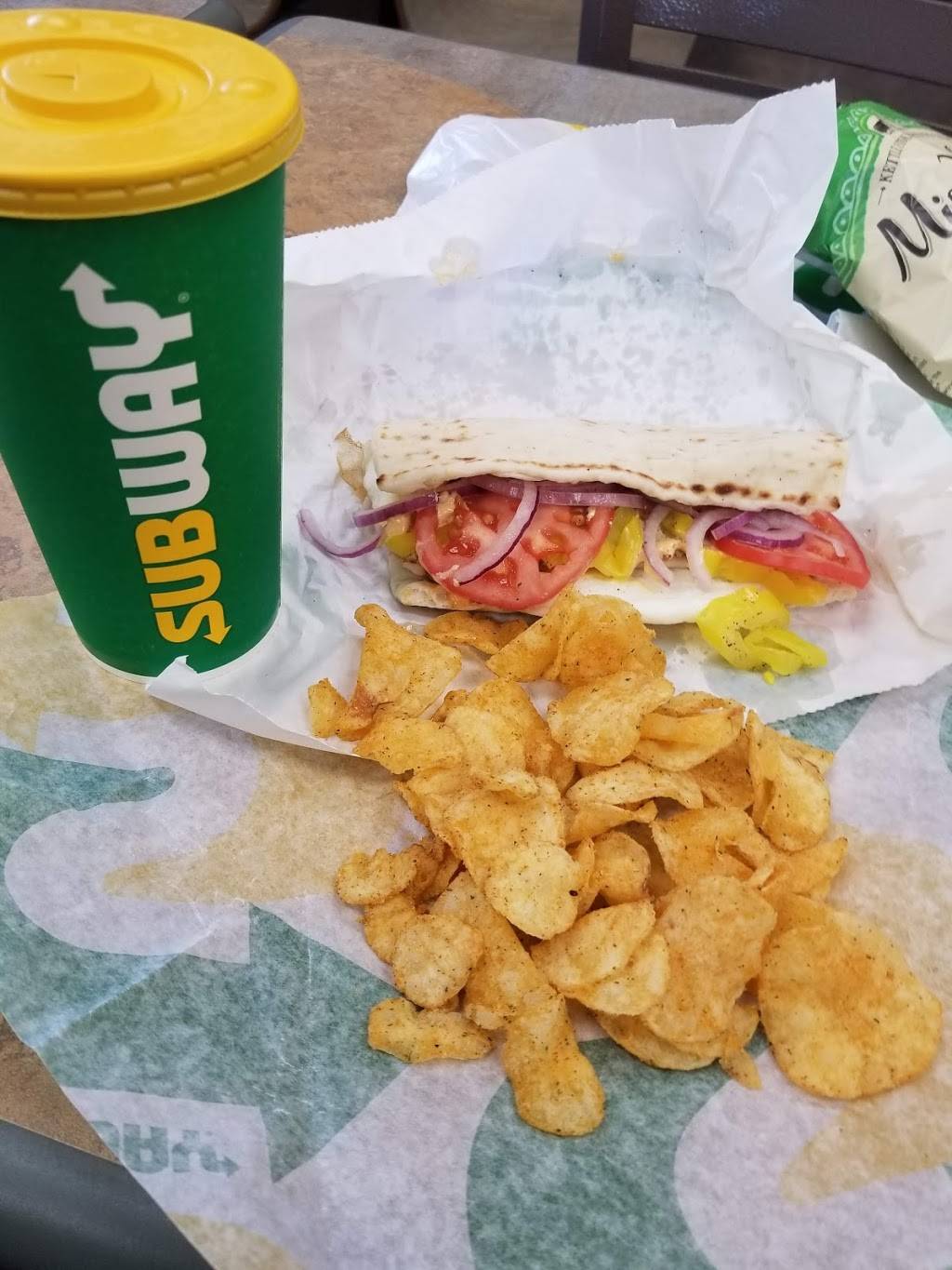 Subway Restaurants | restaurant | 15470 Andrews Dr, Denver, CO 80239, USA | 3033715958 OR +1 303-371-5958