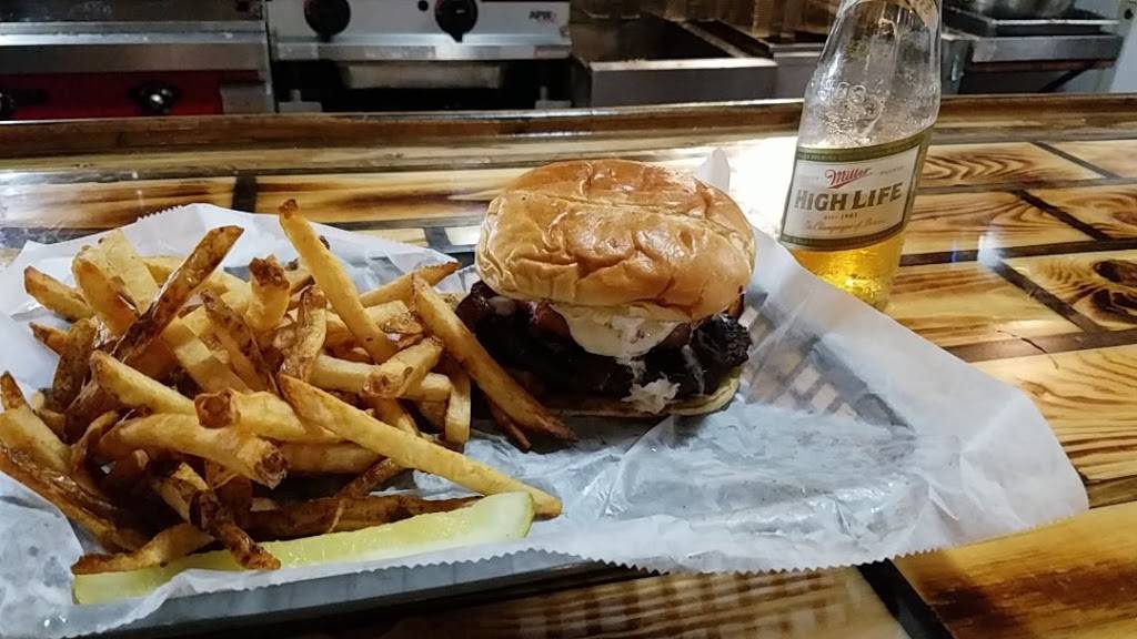 HolliJays Place | restaurant | 7296 Main St, Owendale, MI 48754, USA | 9896781028 OR +1 989-678-1028