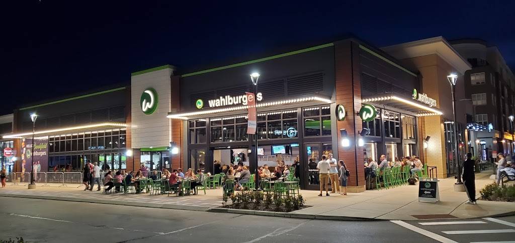 Wahlburgers | restaurant | 325 N Market St, Brookfield, WI 53045, USA | 2626419975 OR +1 262-641-9975