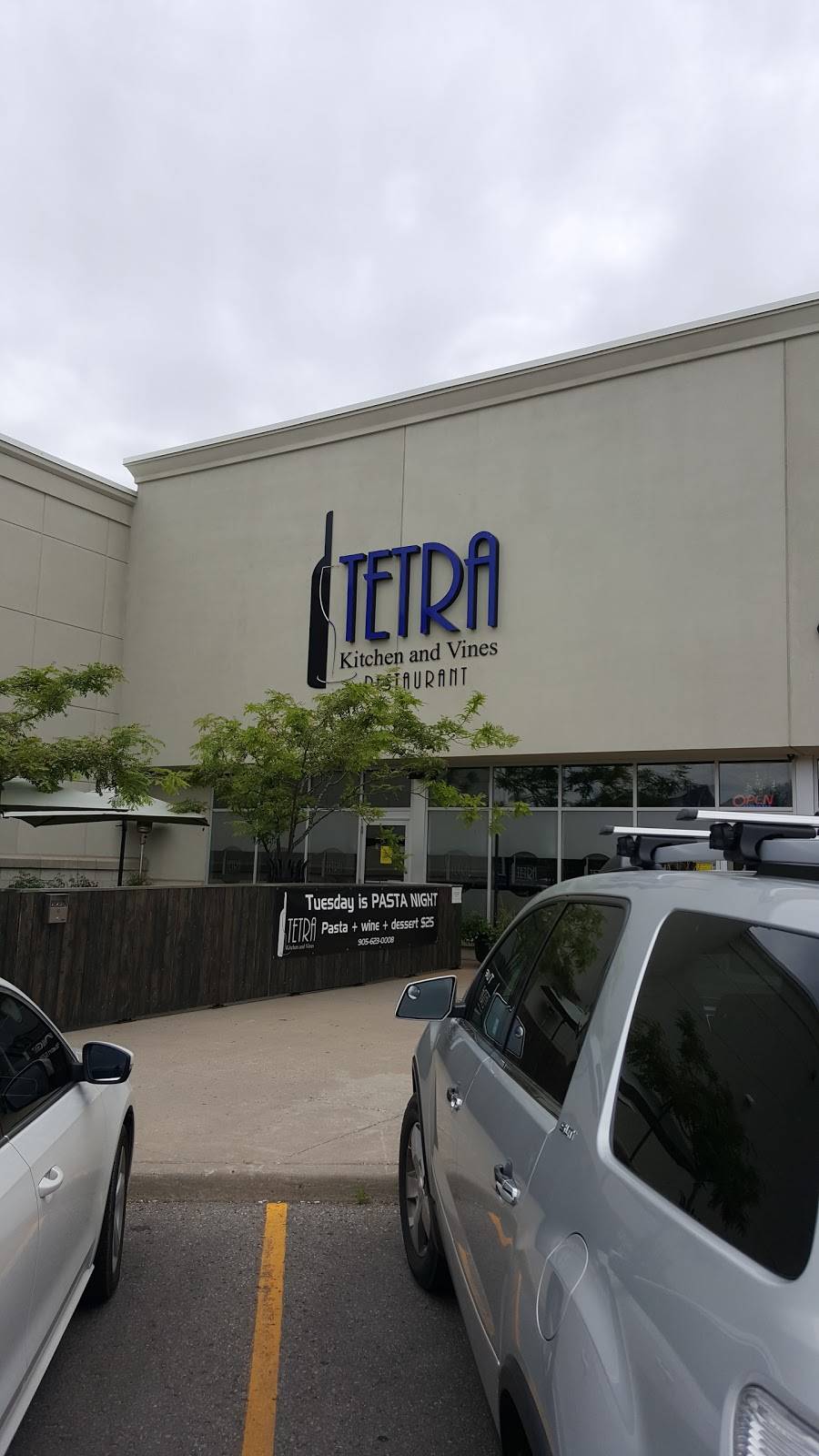 Queens Castle Restobar | restaurant | 570 Longworth Ave, Bowmanville, ON L1C 0H4, Canada | 9056230008 OR +1 905-623-0008