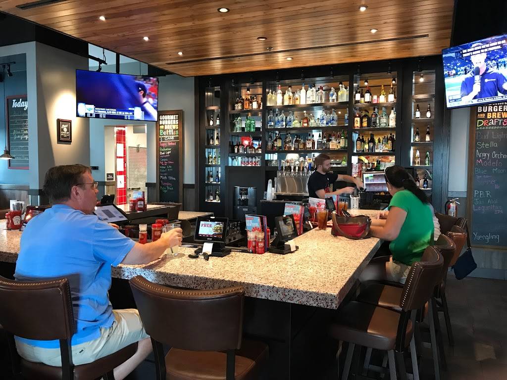 Red Robin Gourmet Burgers and Brews | restaurant | 6871 S Semoran Blvd, Orlando, FL 32822, USA | 3212343169 OR +1 321-234-3169