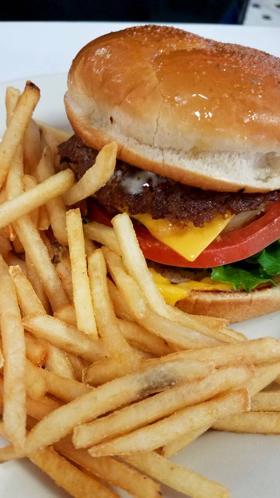 Steak n Shake | restaurant | 335 Leonardwood Dr, Frankfort, KY 40601, USA | 5028750200 OR +1 502-875-0200