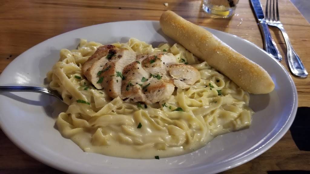 Lucky Rooster Kitchen & Cocktails | restaurant | 1299 E Columbia Ave, Battle Creek, MI 49014, USA | 2692242000 OR +1 269-224-2000