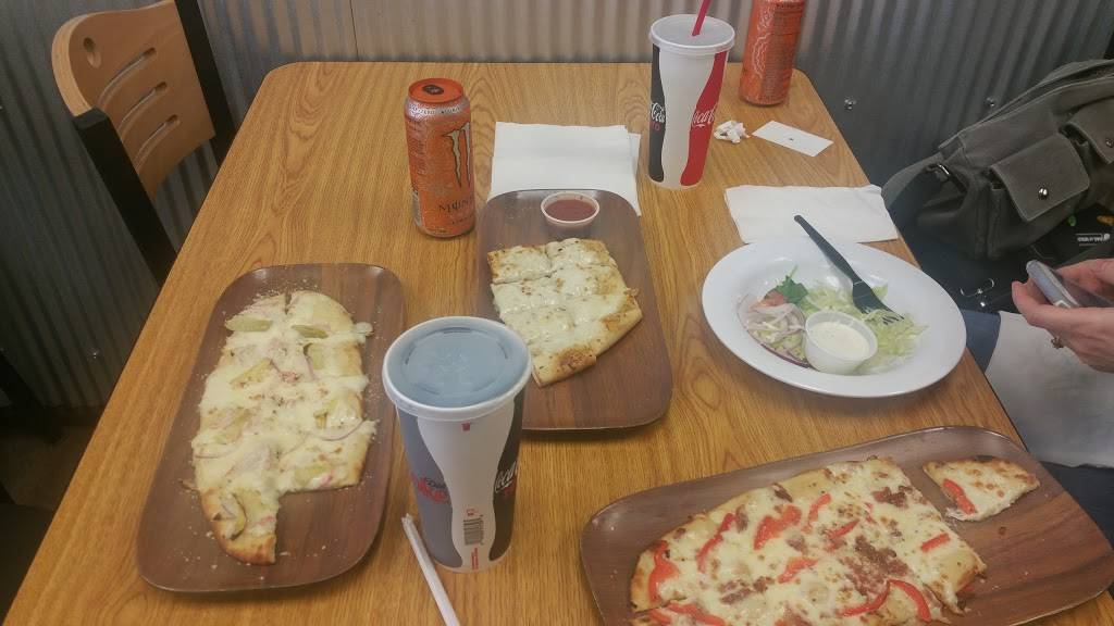 Turbo Fire Pizza | restaurant | 2415 N Dirksen Pkwy, Springfield, IL 62702, USA | 2175232180 OR +1 217-523-2180