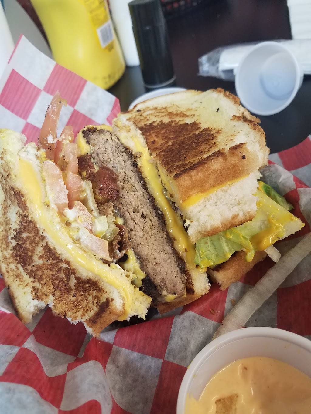 Kennys Flippin Burgers | restaurant | 238 E Yoakum Ave, Chaffee, MO 63740, USA | 5733189400 OR +1 573-318-9400