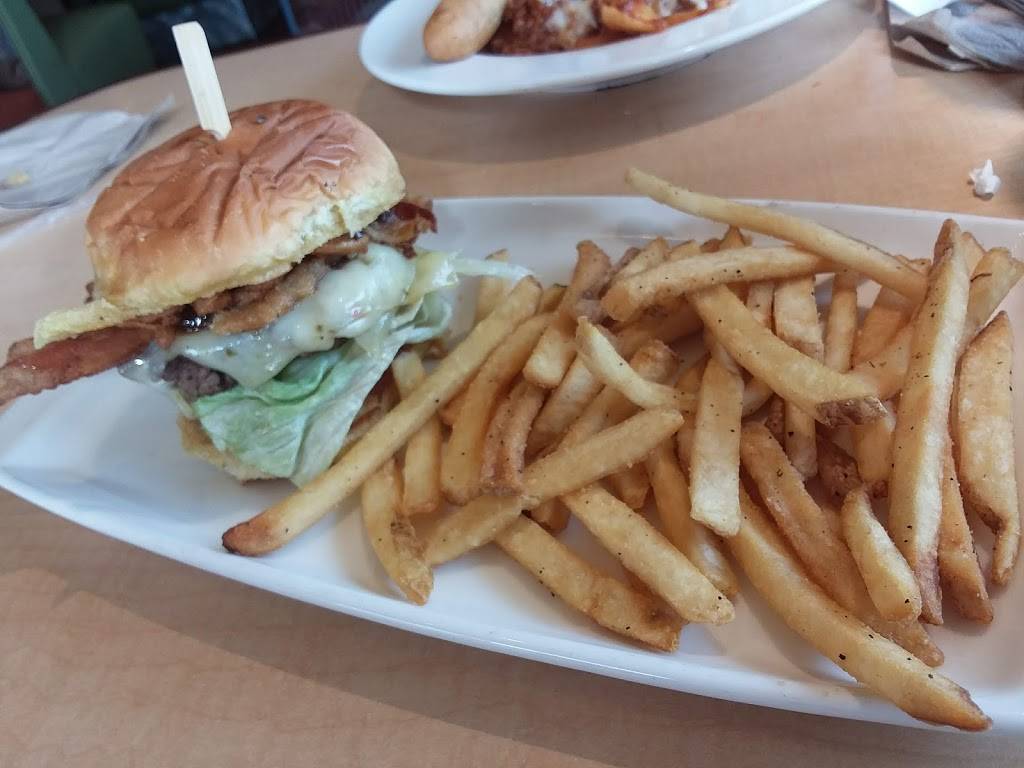 Applebees Grill + Bar | restaurant | 89 Elliot Dr, Lebanon, VA 24266, USA | 2768894637 OR +1 276-889-4637